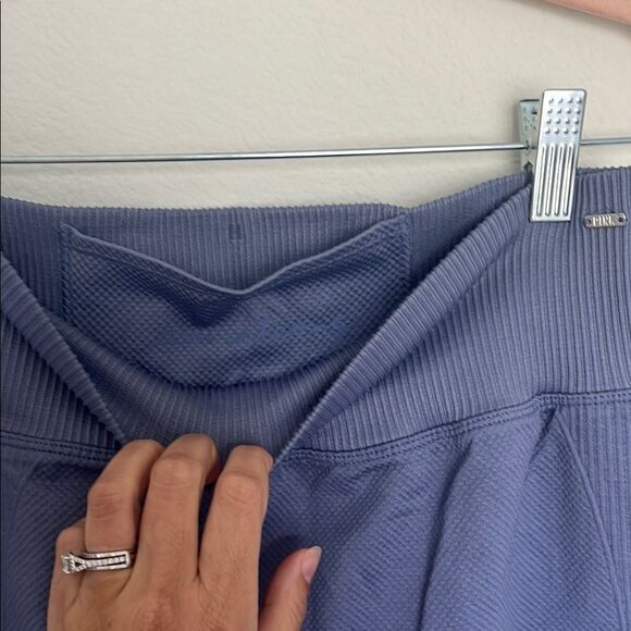 PINK Victoria's Secret Gradient Blue Leggings Size Medium - Picture 4 of 5